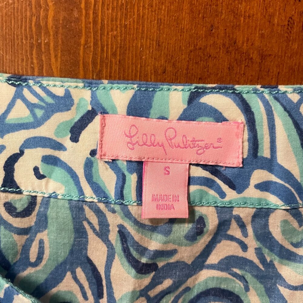Lilly Pulitzer Amelia Island Blue White Chasing Tail Fish Small Tunic Blouse EUC - Picture 3 of 12